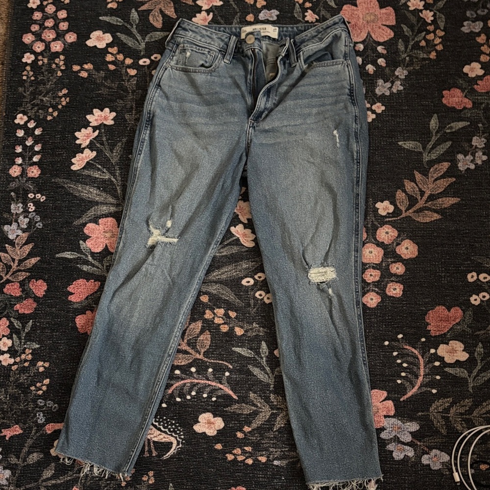 Hollister Curvy Ultra High-Rise Mom w28 Short